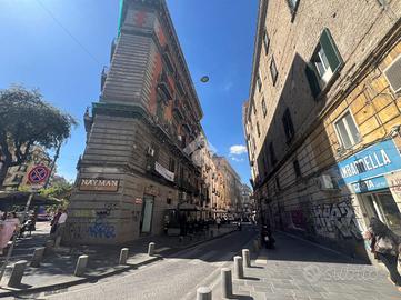 NEGOZIO A NAPOLI