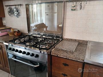 cucina camera e soggiorno 