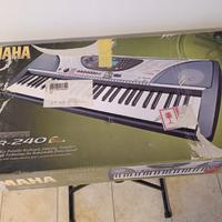 Pianola elettrica yamaha con piedi appoggio