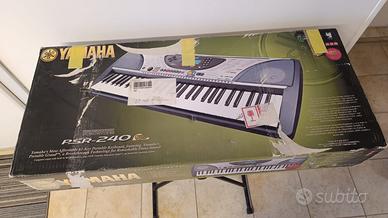 Pianola elettrica yamaha con piedi appoggio