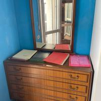 Cassettiera con specchio