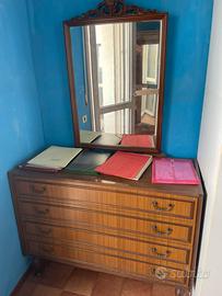 Cassettiera con specchio