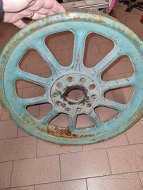 antica ruota auto d'epoca 