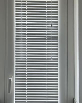 Tenda veneziana senza foratura, alluminio bianco