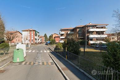 Ampio monolocale con terrazzo e posto auto