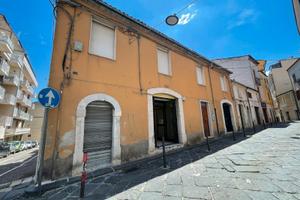 Via Orefici - Locale di 80 mq con doppia vetrina