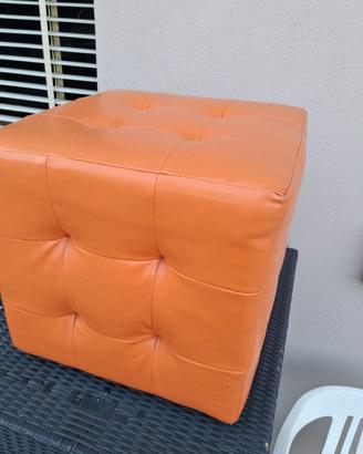 pouf in pelle