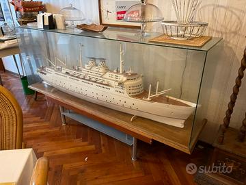 Modellino proma nave crociera italiana