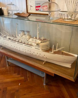 Modellino proma nave crociera italiana