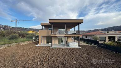 PORZIONE DI BIFAMILIARE A GARDA