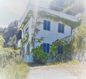 Villa con giardino vicino al mare