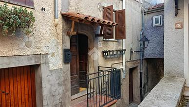 CASA SEMINDIPENDENTE A COLLEPARDO