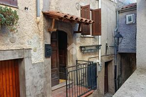 CASA SEMINDIPENDENTE A COLLEPARDO