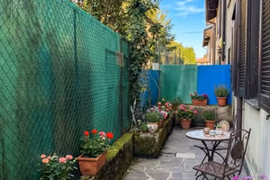 2 locali con area propria e posto auto