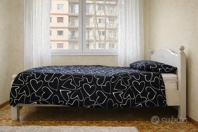 Letto singolo in legno completo di rete a doghe