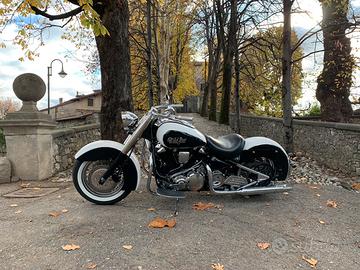 Yamaha wild star 1600 custom Harley