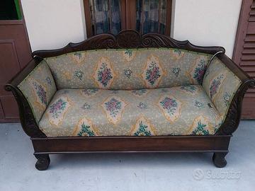 Divano stile Luigi Filippo dell'ottocento in noce