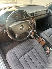 Mercedes 200E - UNICOPROPRIETARIO