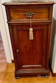 Comodino in legno orimi del 900