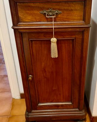 Comodino in legno orimi del 900