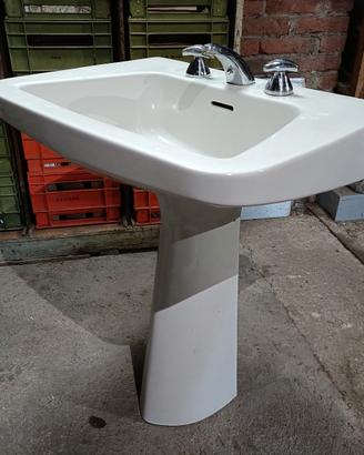 lavandino di ceramica 