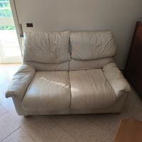 divano in pelle bianca 