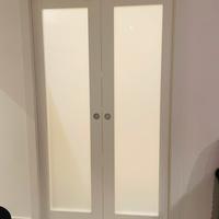 Porte scorrevoli con vetro satinato, interno muro