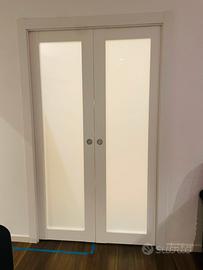 Porte scorrevoli con vetro satinato, interno muro