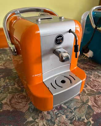 Macchina per caffè espresso. A modo mio lavazza