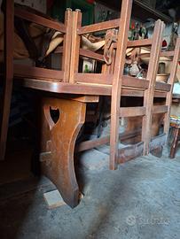 Tavolo in legno massiccio