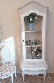 vetrinetta rifatta in stile shabby 