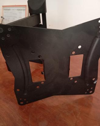 Supporto da parete per TV o computer