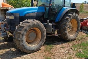 Trattore new holland TM165