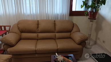 divano 4 posti come nuovo + poltrona 