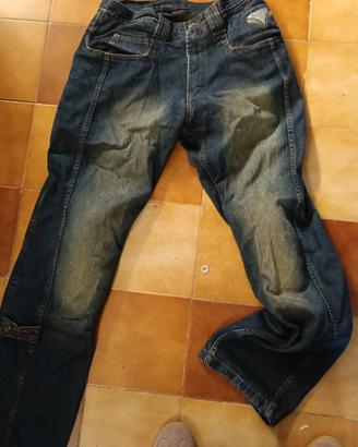 jeans da moto con protezioni
