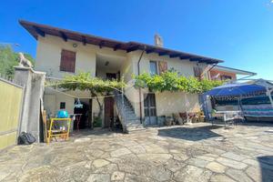 BIFAMILIARE A VALGIOIE