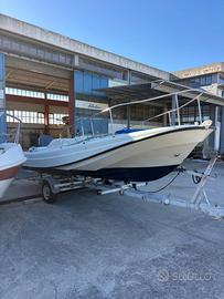 Boston whaler outrage 21.4