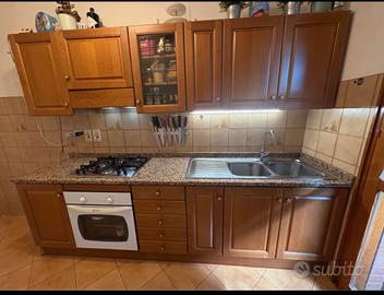 Cucina in legno massello +piano e elettrodomestici