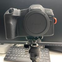 Canon EOS R8 con obiettivi