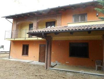 Immobile in asta di 548 m² con 5 locali a Cavour