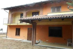 Immobile in asta di 548 m² con 5 locali a Cavour