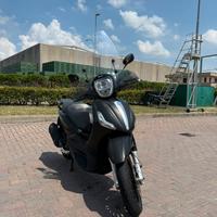 Beverly 125 nero opaco