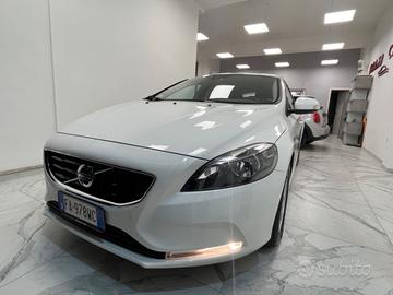 Volvo V40 D2 1.6 Momentum Unipro 2015
