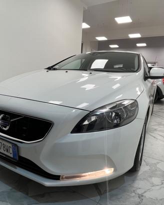 Volvo V40 D2 1.6 Momentum Unipro 2015