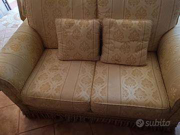 divano classico 2/3 posti damascato 