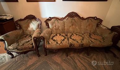 Divano e poltrone antichi