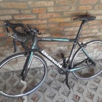 Bici da corsa Bianchi intrepida 2023
