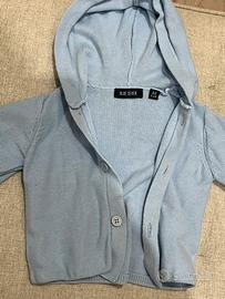 Cardigan azzurro con orecchiette