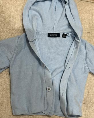 Cardigan azzurro con orecchiette