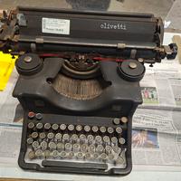 Macchina da scrivere OLIVETTI M40
